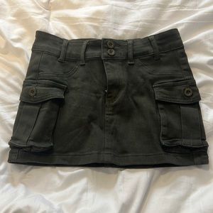 Mini Cargo Skirt/ Stretchy material/ comfortable/ never worn